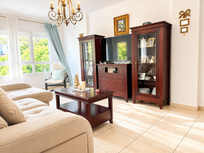 3 Bedroom Middle Floor Apartment in La Campana - Image 3