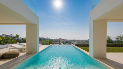 3 Bedroom Detached Villa in Benahavís - Image 2