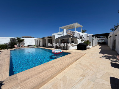 4 Bedroom Detached Villa in Benalmadena Costa - Image 1