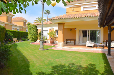 5 Bedroom Semi-Detached House in Santa Clara