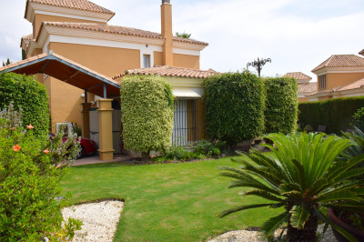 5 Bedroom Semi-Detached House in Santa Clara - Image 3