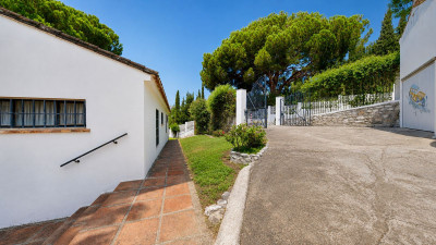 4 Bedroom Detached Villa in Mijas - Image 2