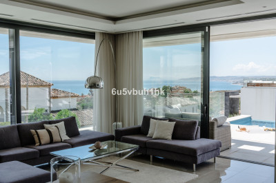 5 Bedroom Detached Villa in Estepona - Image 5