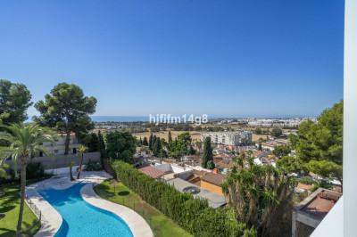 2 Bedroom Middle Floor Apartment in Nueva Andalucía - Image 1