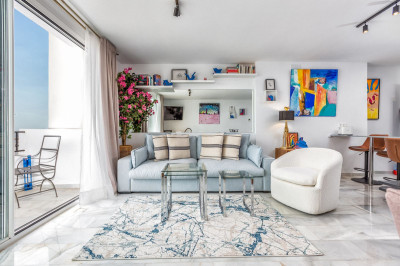 2 Bedroom Middle Floor Apartment in Puerto Banús - Image 1