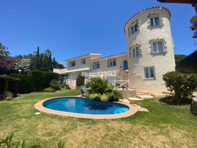 6 Bedroom Detached Villa in El Faro - Image 1