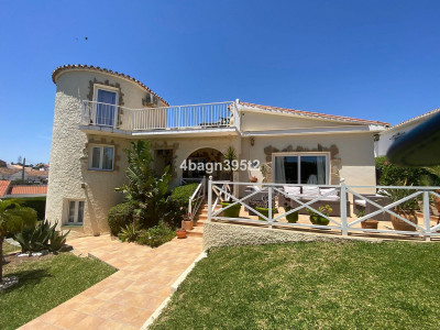 6 Bedroom Detached Villa in El Faro - Image 3