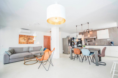 3 Bedroom Middle Floor Apartment in Elviria - Image 1