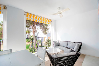 3 Bedroom Middle Floor Apartment in Elviria - Image 5