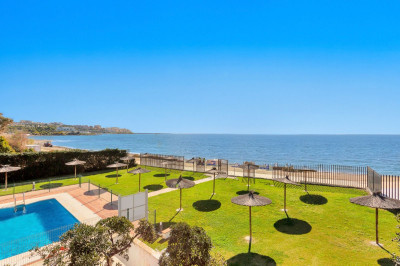 2 Bedroom Middle Floor Apartment in Estepona - Image 1