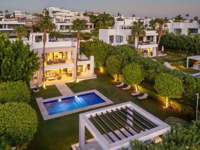 6 Bedroom Detached Villa in Nueva Andalucía - Image 1