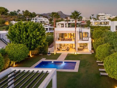 6 Bedroom Detached Villa in Nueva Andalucía - Image 3