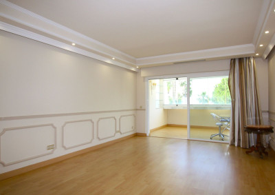 3 Bedroom Middle Floor Apartment in Marbella - Image 4