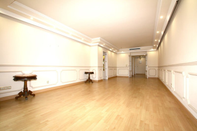 3 Bedroom Middle Floor Apartment in Marbella - Image 5