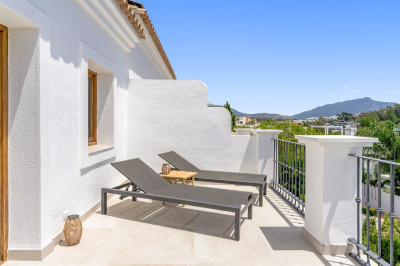 4 Bedroom Townhouse in Estepona - Image 5