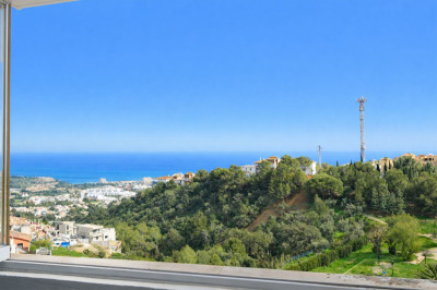 3 Bedroom Penthouse in Benalmadena - Image 2