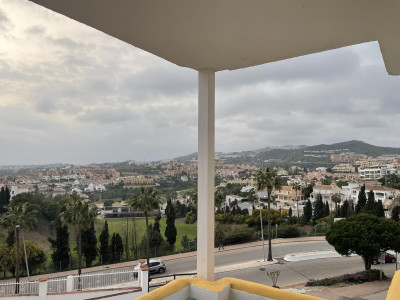2 Bedroom Middle Floor Apartment in Riviera del Sol