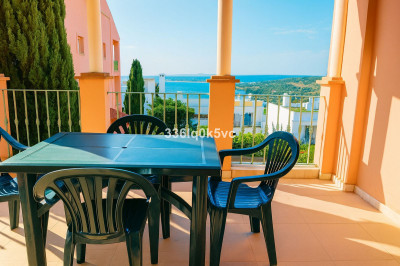 1 Bedroom Middle Floor Apartment in Manilva - Image 2