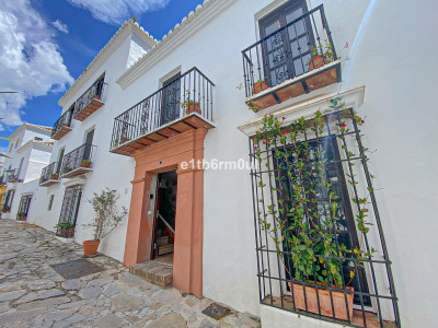 4 Bedroom Townhouse in The Golden Mile - Image 3