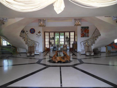 8 Bedroom Detached Villa in La Quinta - Image 3