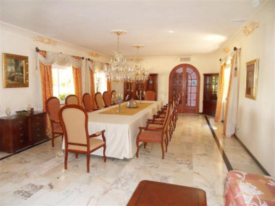 8 Bedroom Detached Villa in La Quinta - Image 4
