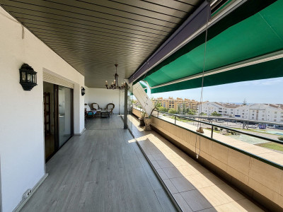4 Bedroom Middle Floor Apartment in San Pedro de Alcántara - Image 4