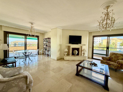 4 Bedroom Middle Floor Apartment in San Pedro de Alcántara - Image 5