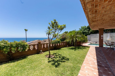 6 Bedroom Detached Villa in Riviera del Sol - Image 2