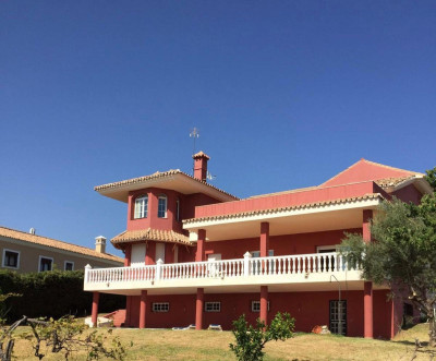 5 Bedroom Detached Villa in New Golden Mile - Image 3