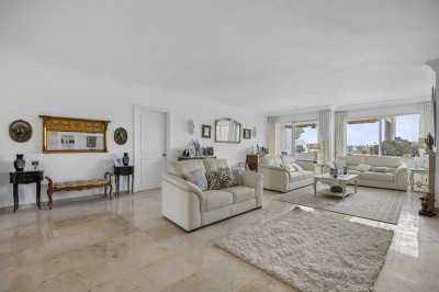 2 Bedroom Middle Floor Apartment in Guadalmina Alta - Image 5