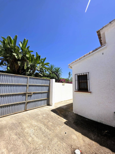 3 Bedroom Detached Villa in Estepona - Image 4
