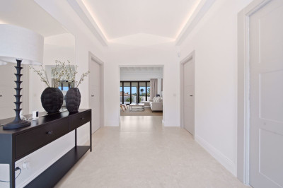 5 Bedroom Detached Villa in Benahavís - Image 3