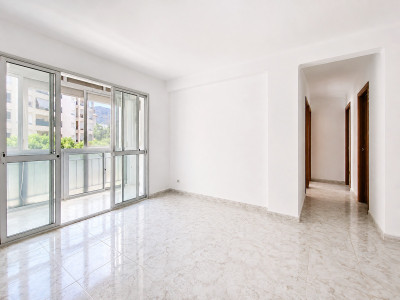 3 Bedroom Middle Floor Apartment in Estepona - Image 5