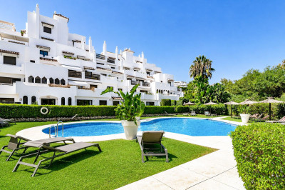 2 Bedroom Ground Floor Apartment in Estepona - Image 1