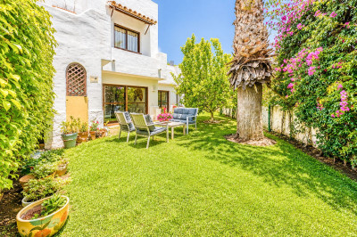 2 Bedroom Ground Floor Apartment in Estepona - Image 2