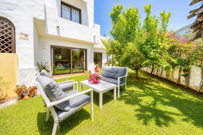 2 Bedroom Ground Floor Apartment in Estepona - Image 4