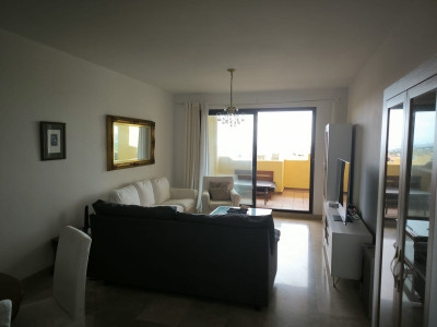 2 Bedroom Middle Floor Apartment in La Duquesa - Image 3