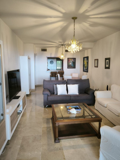 2 Bedroom Middle Floor Apartment in La Duquesa - Image 4