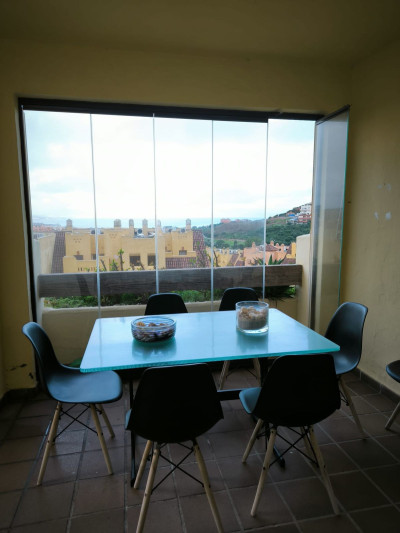 2 Bedroom Middle Floor Apartment in La Duquesa - Image 5