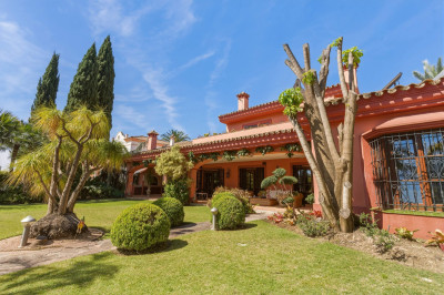 6 Bedroom Detached Villa in Guadalmina Alta - Image 3