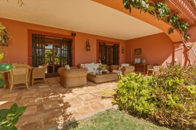 6 Bedroom Detached Villa in Guadalmina Alta - Image 5