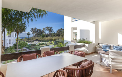 3 Bedroom Middle Floor Apartment in New Golden Mile