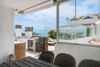 2 Bedroom Middle Floor Apartment in Estepona - Image 1
