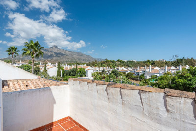 4 Bedroom Townhouse in Nueva Andalucía - Image 3