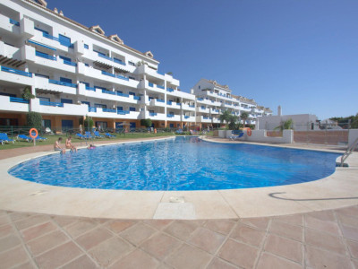 2 Bedroom Middle Floor Apartment in La Duquesa