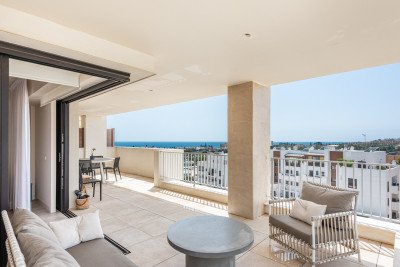 4 Bedroom Middle Floor Apartment in La Cala de Mijas - Image 1