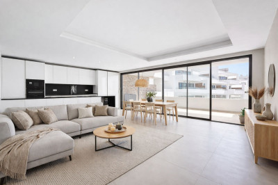 2 Bedroom Middle Floor Apartment in Estepona - Image 1