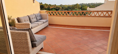 2 Bedroom Middle Floor Apartment in Elviria - Image 1