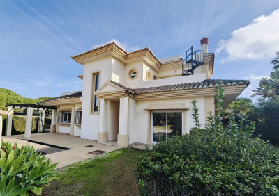 3 Bedroom Semi-Detached House in San Roque Club