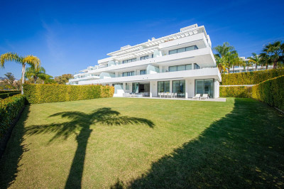 3 Bedroom Ground Floor Apartment in Estepona - Image 4